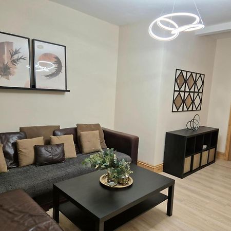 Rooms In Manchester 6 Minutes Drive To Victoria Station エクステリア 写真