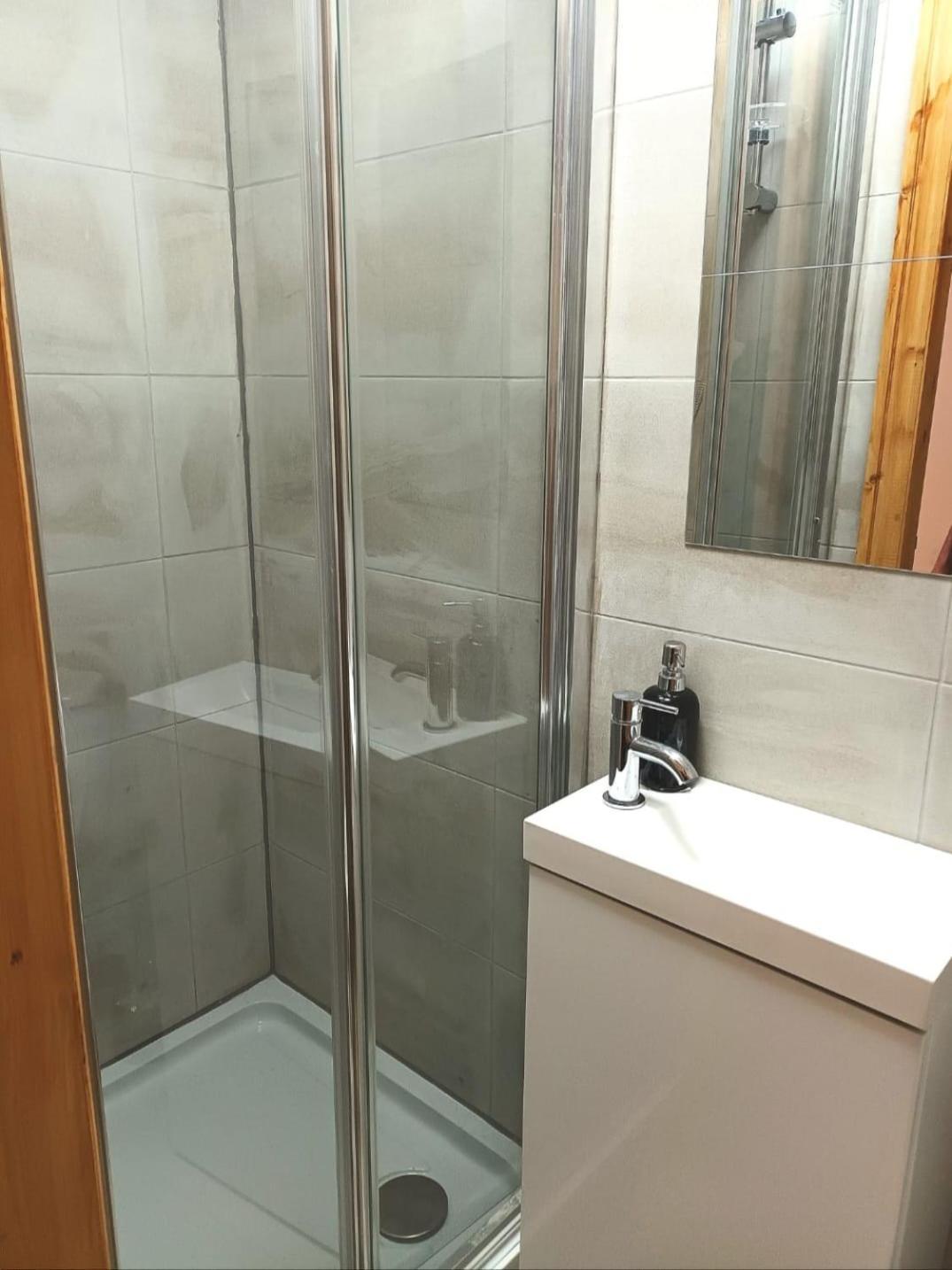 Rooms In Manchester 6 Minutes Drive To Victoria Station エクステリア 写真