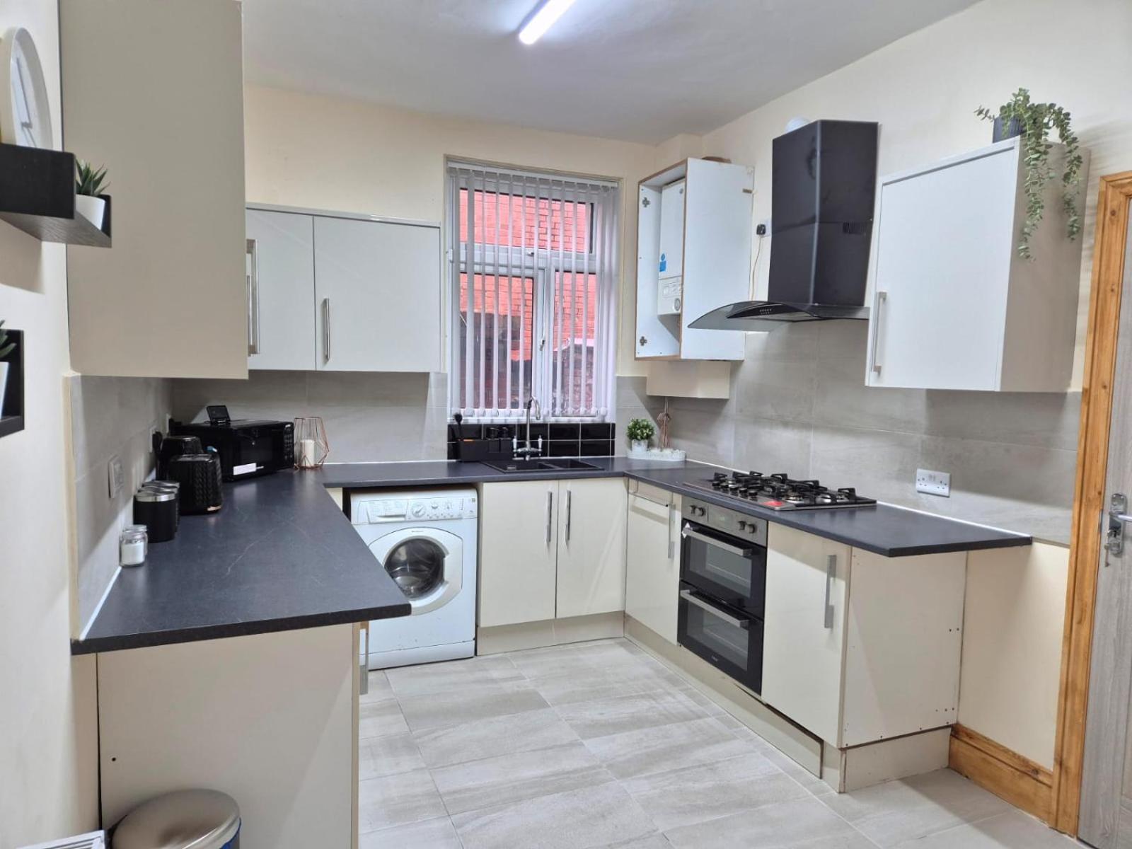 Rooms In Manchester 6 Minutes Drive To Victoria Station エクステリア 写真