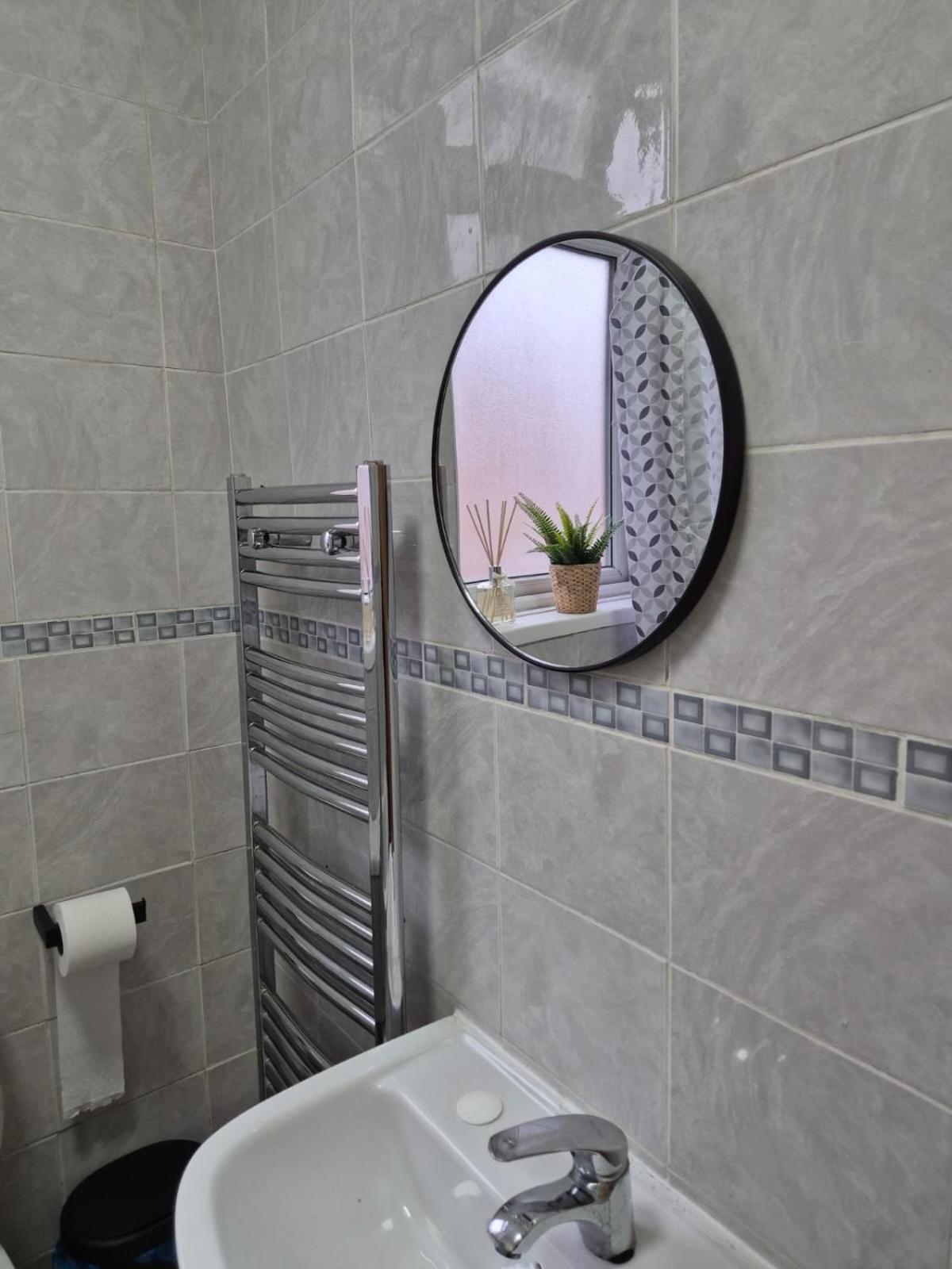 Rooms In Manchester 6 Minutes Drive To Victoria Station エクステリア 写真