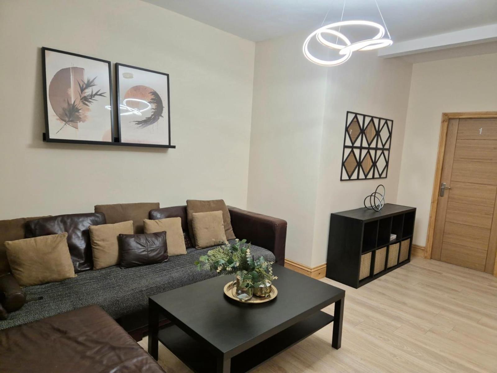 Rooms In Manchester 6 Minutes Drive To Victoria Station エクステリア 写真