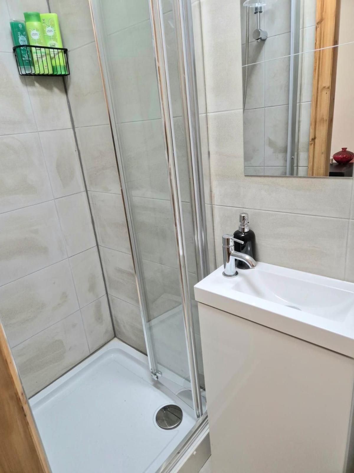 Rooms In Manchester 6 Minutes Drive To Victoria Station エクステリア 写真