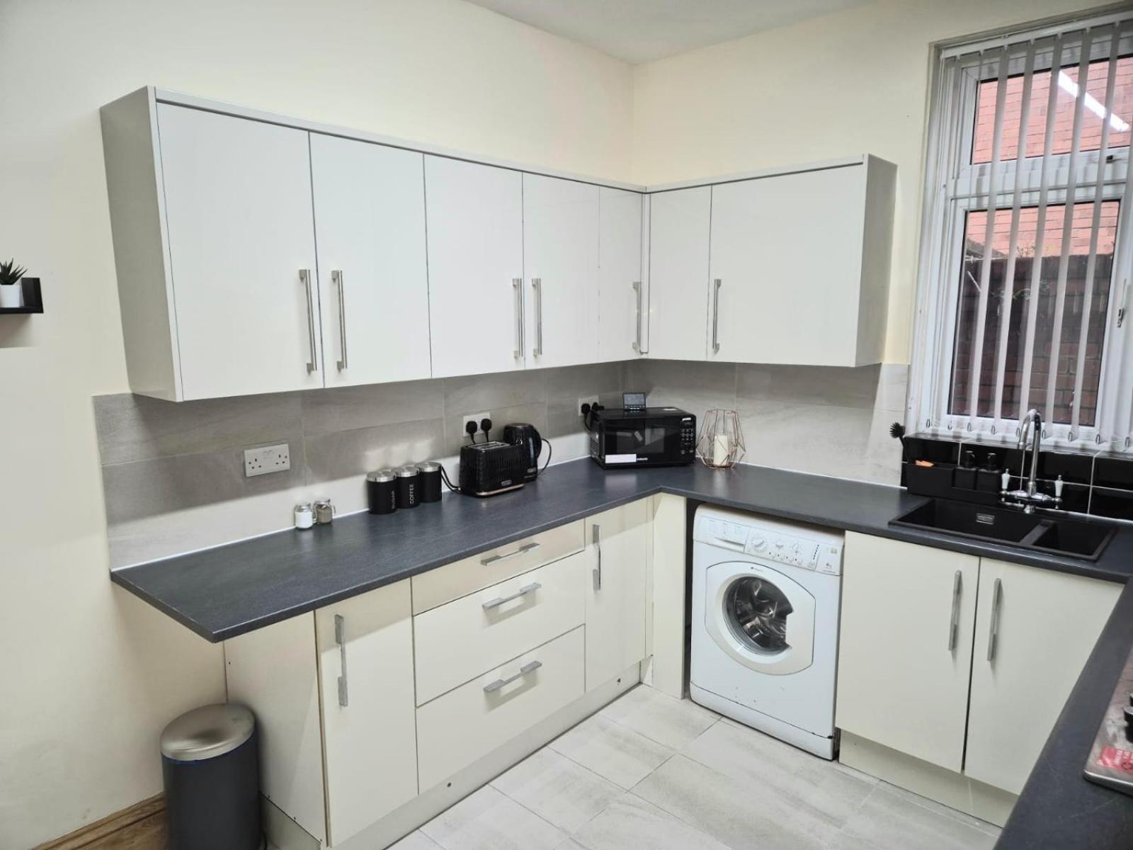 Rooms In Manchester 6 Minutes Drive To Victoria Station エクステリア 写真