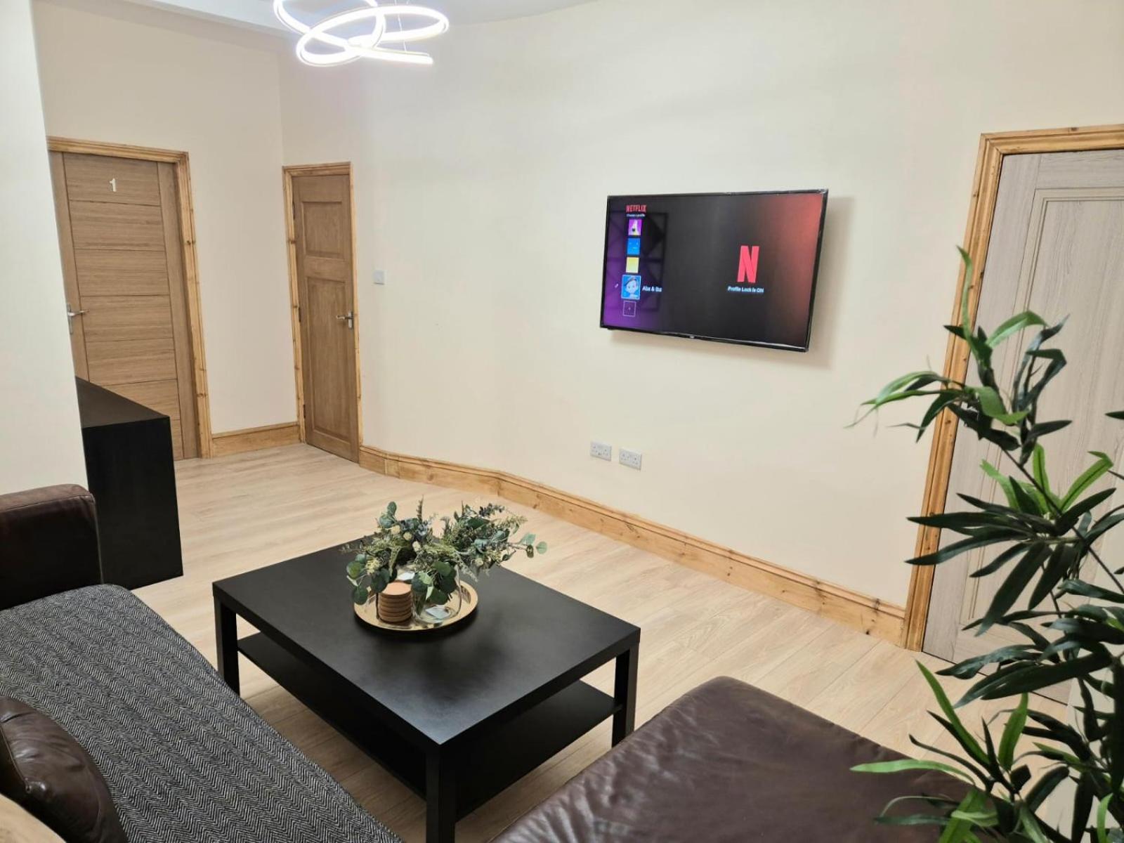 Rooms In Manchester 6 Minutes Drive To Victoria Station エクステリア 写真
