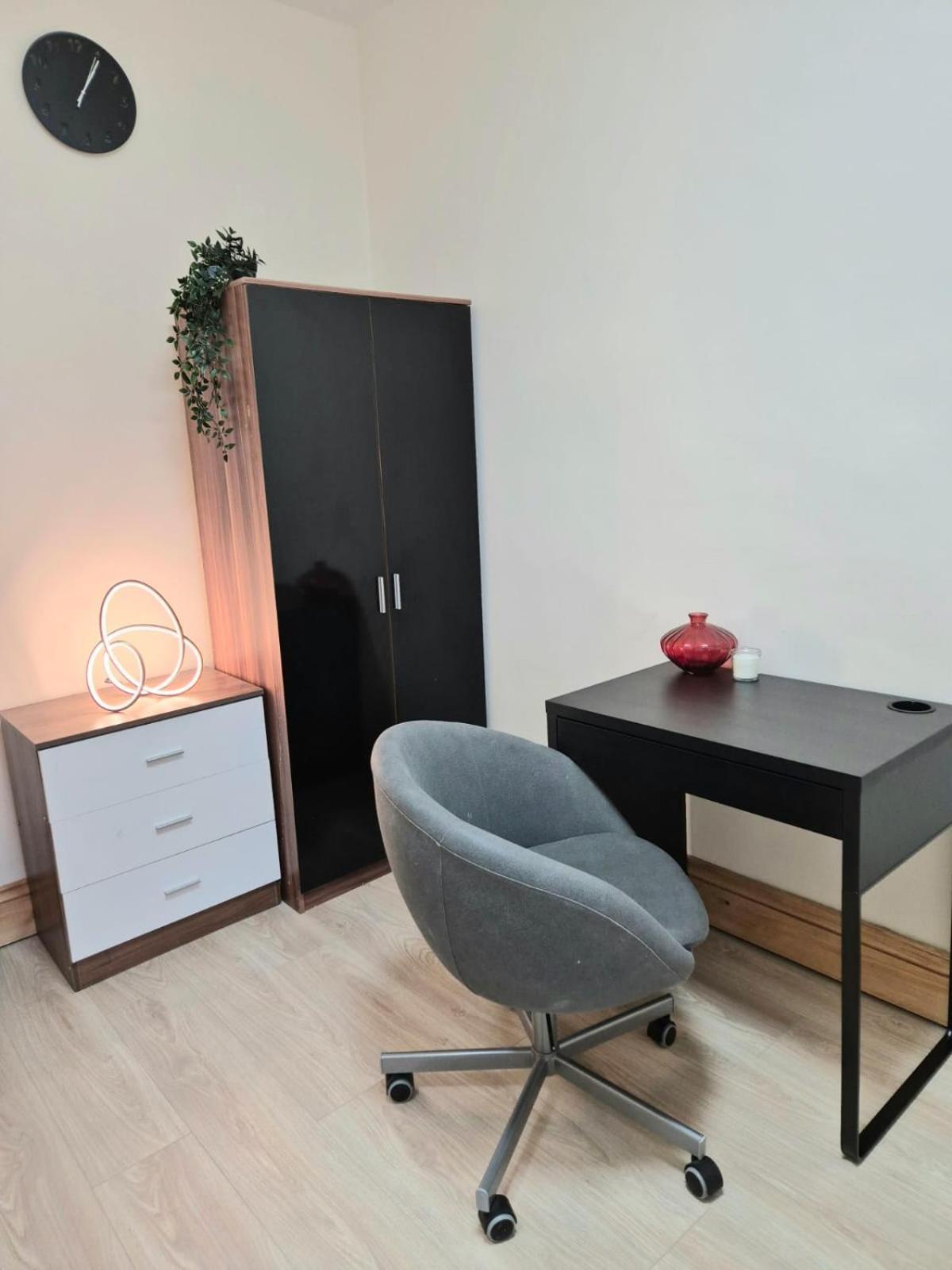 Rooms In Manchester 6 Minutes Drive To Victoria Station エクステリア 写真