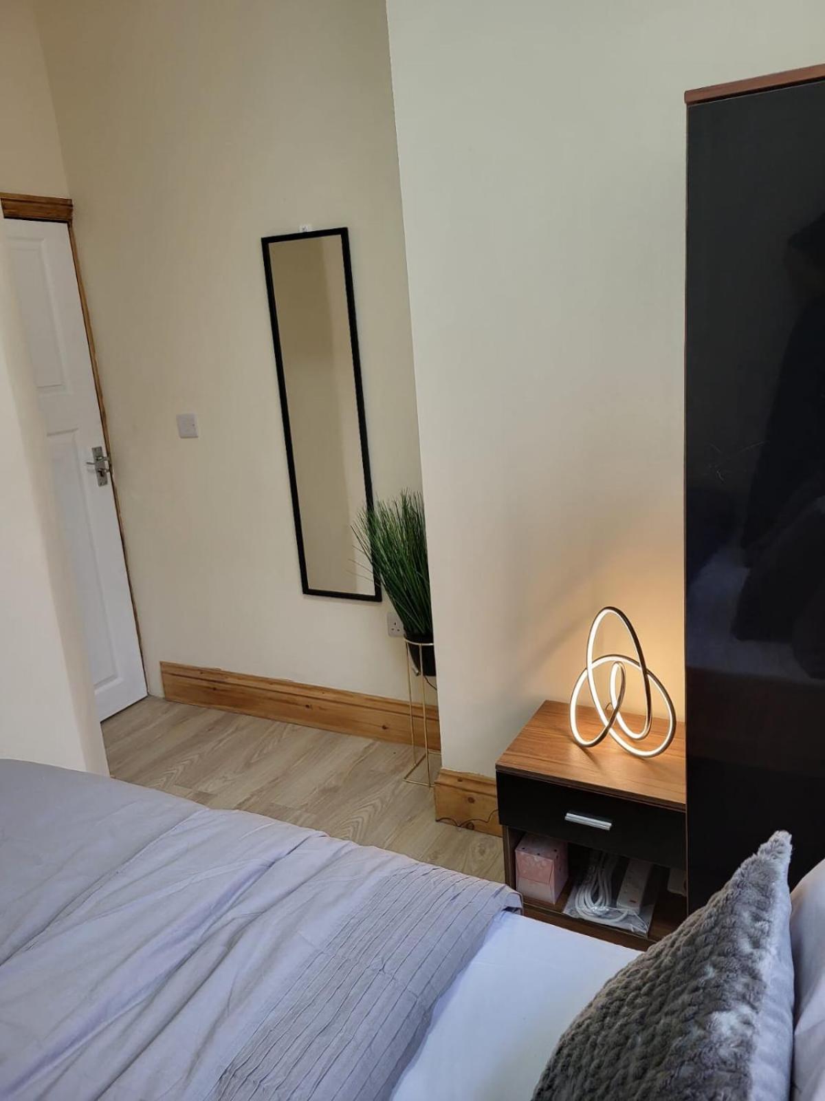 Rooms In Manchester 6 Minutes Drive To Victoria Station エクステリア 写真