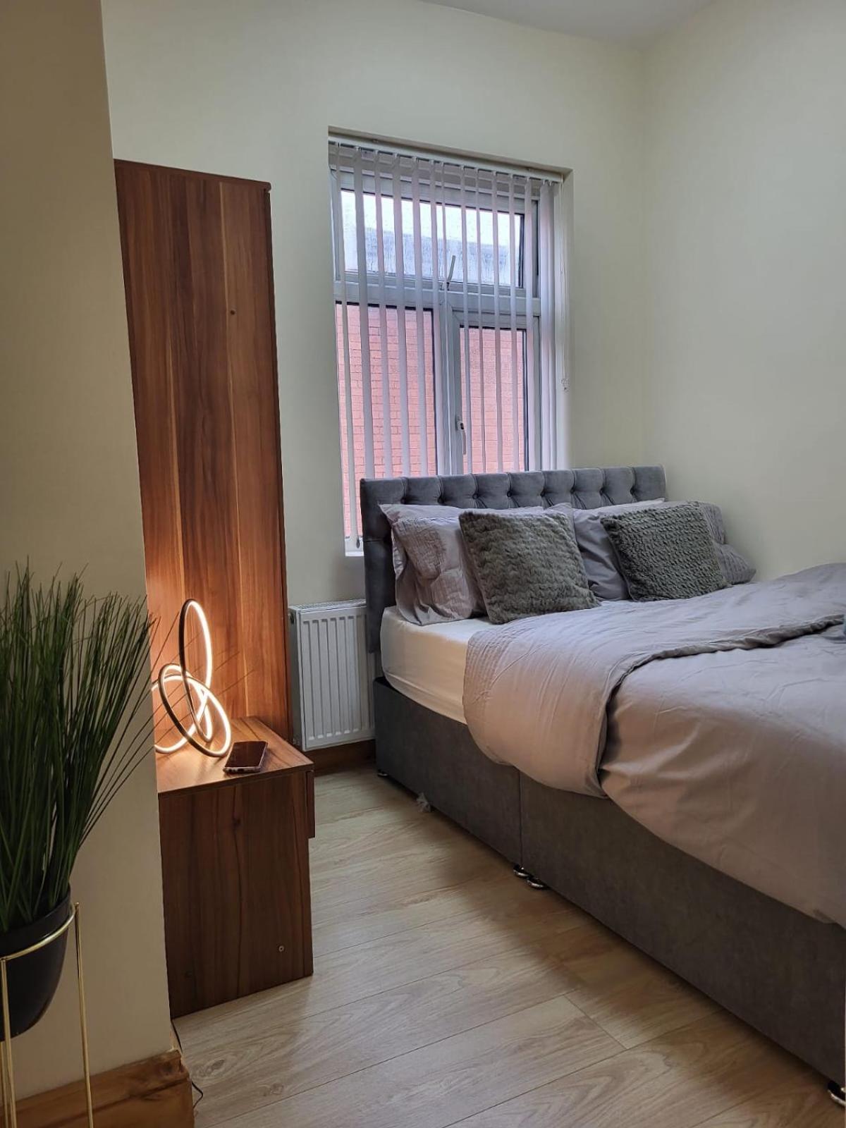 Rooms In Manchester 6 Minutes Drive To Victoria Station エクステリア 写真