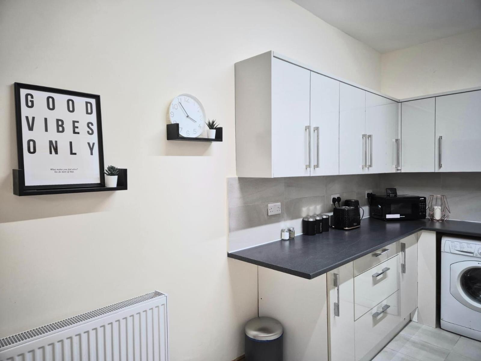 Rooms In Manchester 6 Minutes Drive To Victoria Station エクステリア 写真