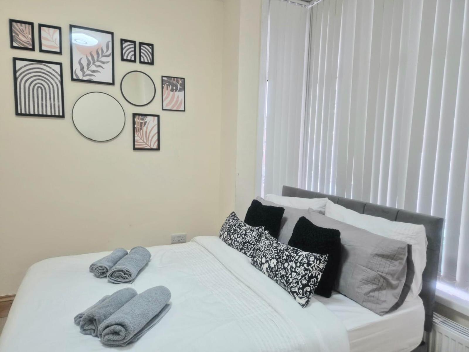 Rooms In Manchester 6 Minutes Drive To Victoria Station エクステリア 写真